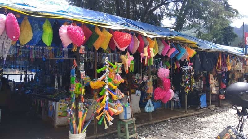 Street Shopping in Munnar