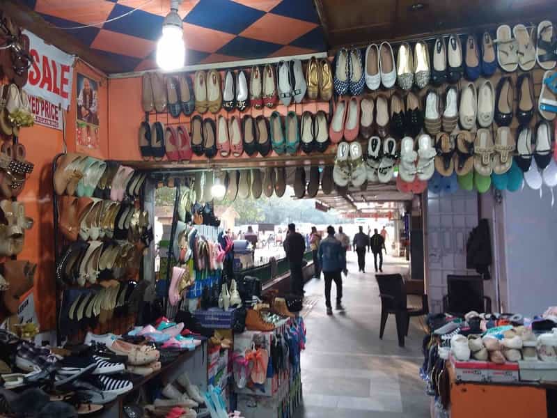 crocs showroom in karol bagh