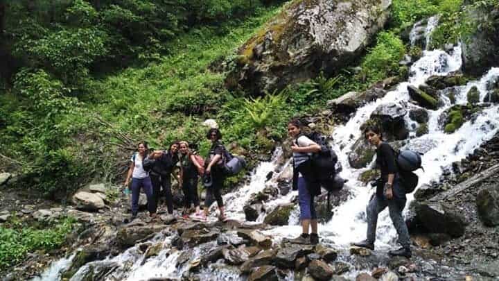 Trekkers descending from Kheerganga