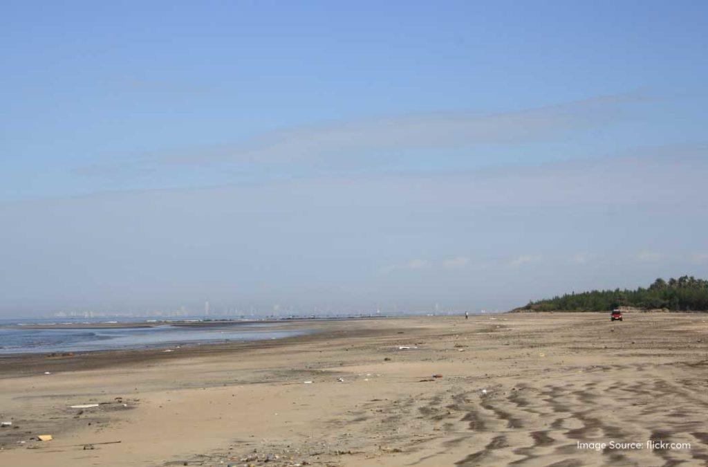 Enjoy long walks at the beaches near Pune in Mandwa Beach.